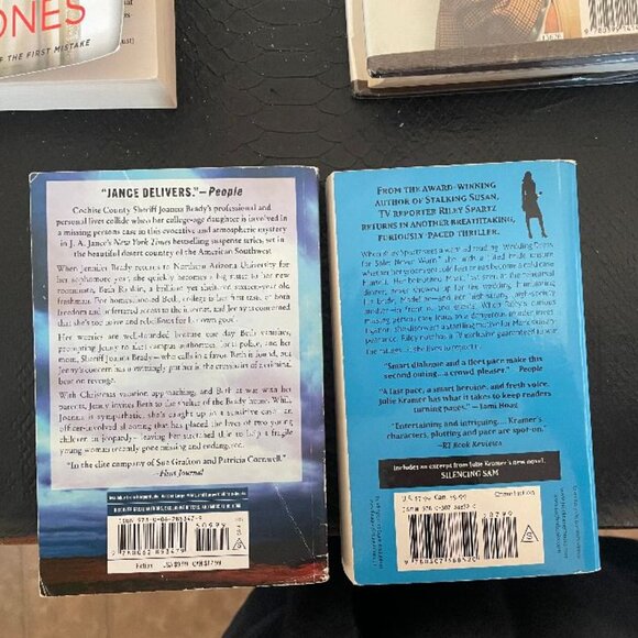 Books - ANY 4 FOR $6 - Patricia Cornwell, Julie Kramer, Cindy Gerard, & MORE - Picture 6 of 7